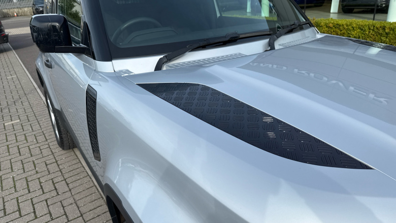 Land Rover Defender 90 Diesel 3.0 D200 Hard Top Auto